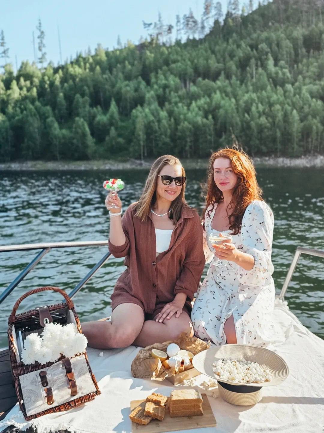 Винный вечер на воде