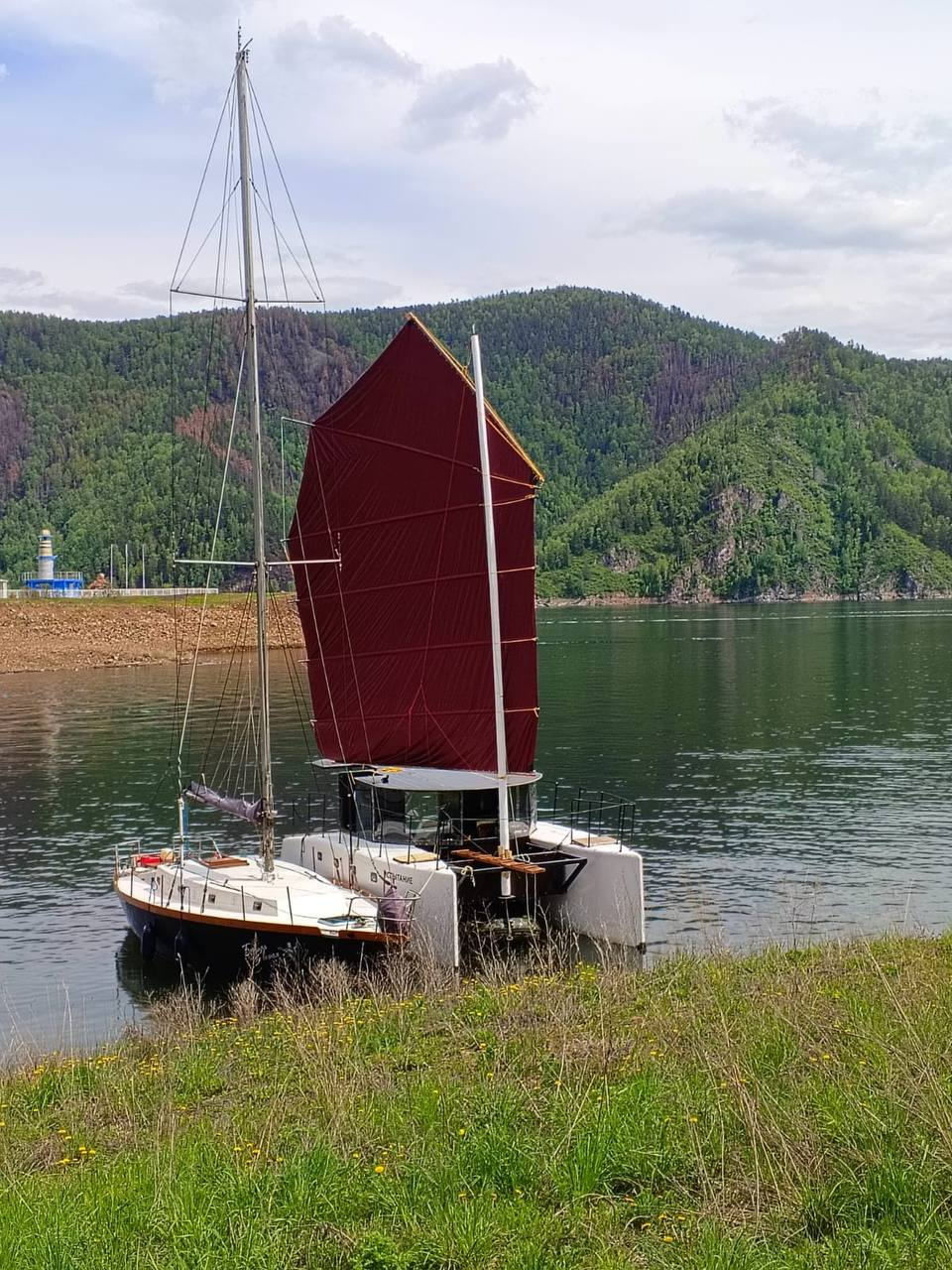 Катамаран «МИР» на Красноярском море